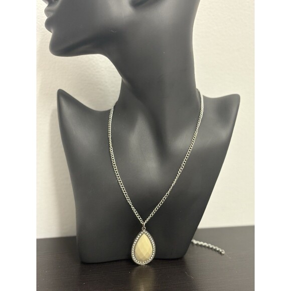 Vintage Teardrop Pendant Statement Necklace 22 Inch Chain - Picture 3 of 10